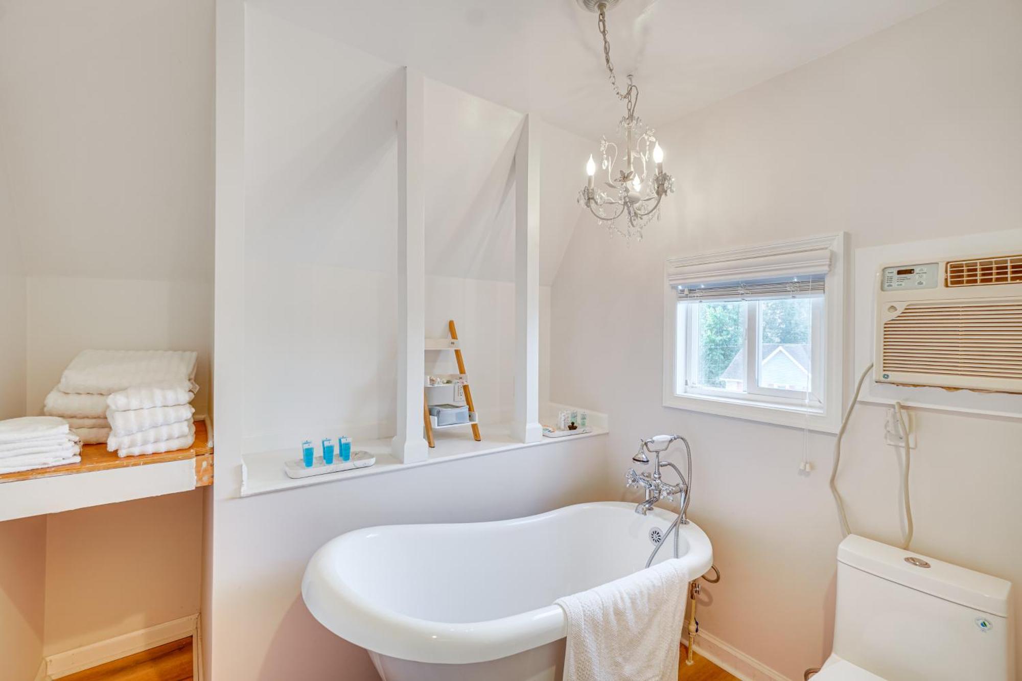 Epic Brunswick Apartment, Deck With Private Hot Tub! エクステリア 写真